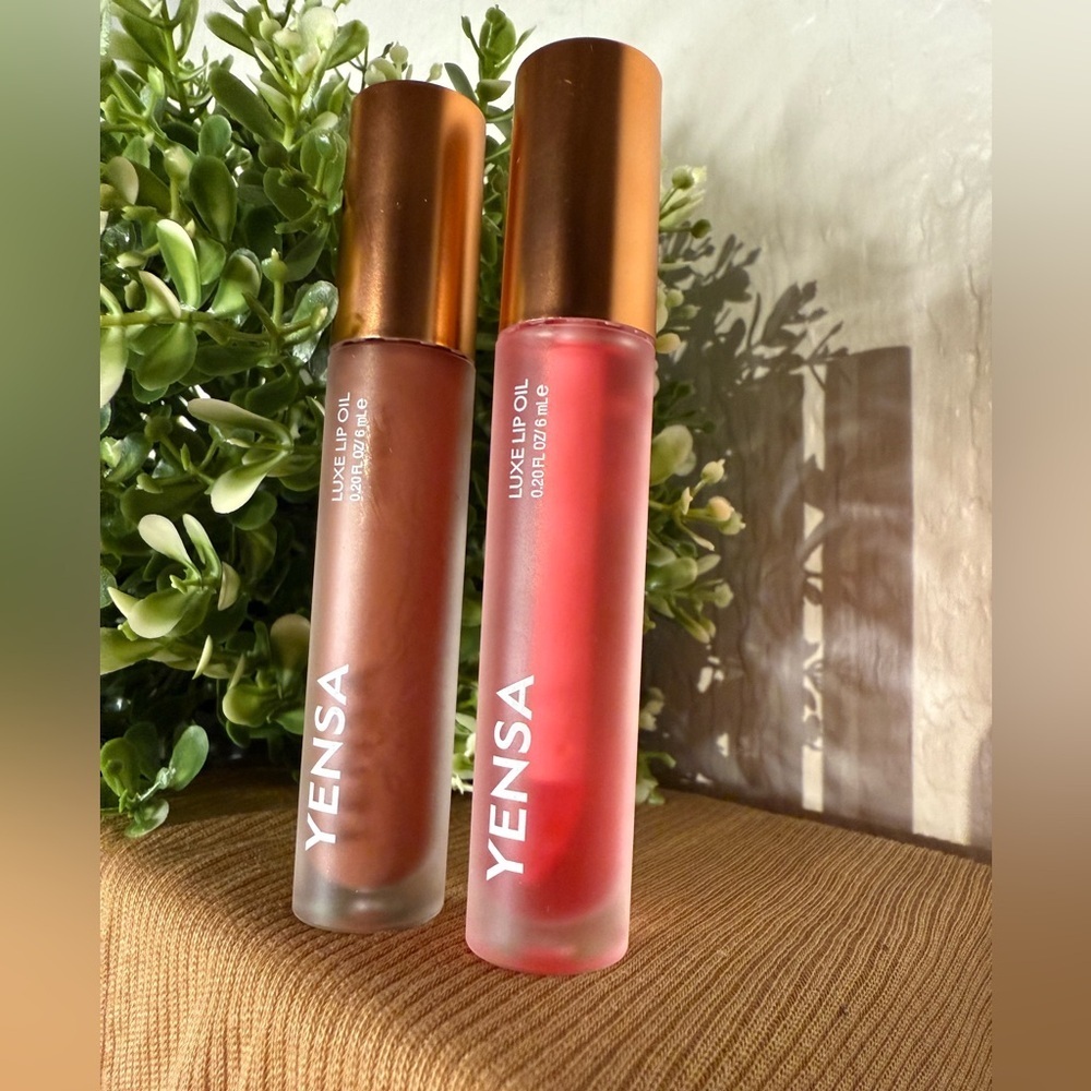 YENSA LUXE LIP NOURISHING OIL WITH HYALURONIC + VITAMIN E